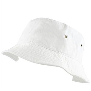 White bucket hat. uni-Sex